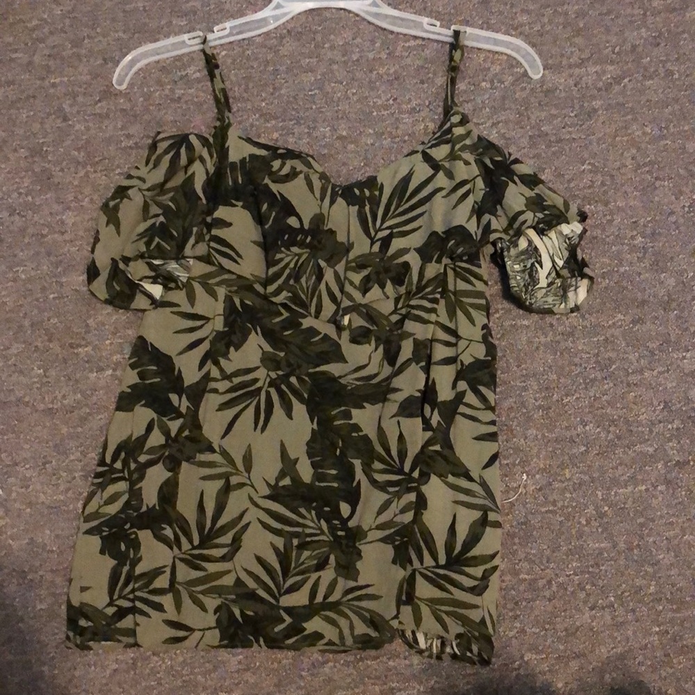 Old navy cold shoulder tank top